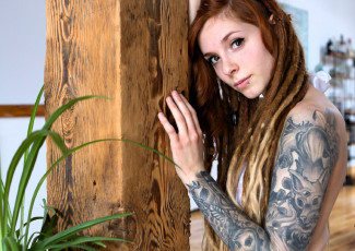 Картинка fennek девушки -+рыжеволосые+и+разноцветные рыжая тату столб