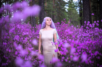 Картинка девушки -+рыжеволосые+и+разноцветные платье цветы лес