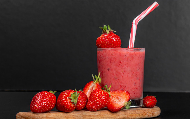 Обои картинки фото еда, напитки, ягоды, клубника, клубничный, смузи
