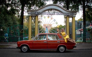 обоя девушка и авто, автомобили, -авто с девушками, девушка, женщина, блондинка, светловолосая, сексуальная, модель, звезда, позирует, разная, обувь, верхняя, стильная, одежда, нижнее, эротическое, бельё, трусы, лифчик, колготки, чулки, аксессуары, макияж, и, множество, элементов, на, фотографии