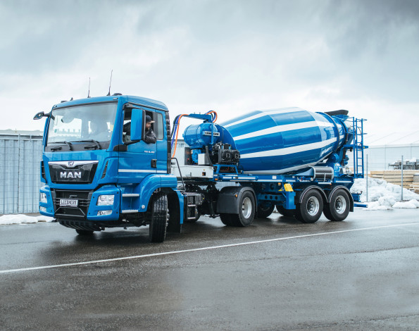 Обои картинки фото автомобили, man