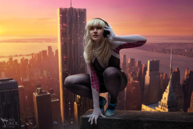 Обои картинки фото девушки, ира сокол, образ, косплей, наряд, костюм, наушники, город, дома