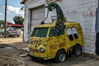 Картинка разное рельефы статуи музейные экспонаты монстр авто фургончик