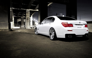 Картинка автомобили bmw белый здание bmw7