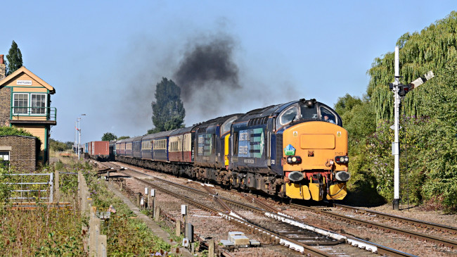 Обои картинки фото техника, поезда, железная, дорога, локомотив, рельсы, грузовой, состав, вагоны