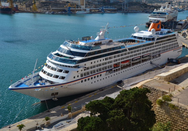 Обои картинки фото columbus, корабли, лайнеры, причал, лайнер, круиз