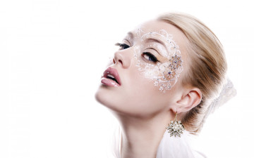 Картинка девушки -unsort+ лица +портреты девушка блондинка макияж стиль взгляд губы серьги