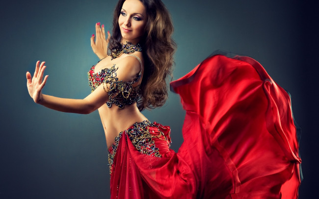 Обои картинки фото девушки, -unsort , брюнетки,  шатенки, фон, волосы, взгляд, макияж, красный, костюм, танец, девушка