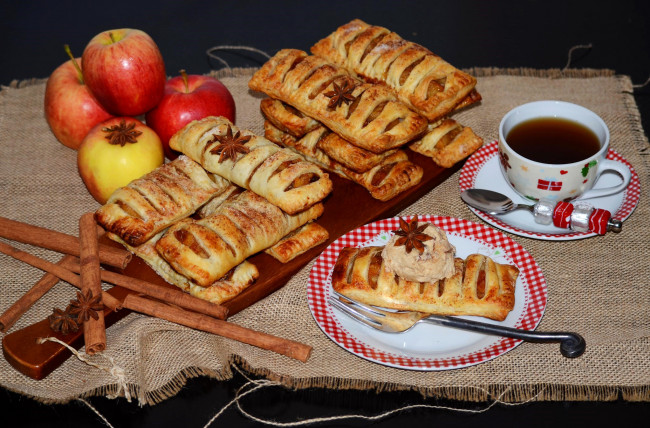 Обои картинки фото еда, натюрморт, выпечка, чай, яблоки