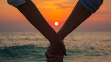 Картинка разное руки влюбленные