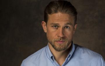 Картинка мужчины charlie+hunnam бородка