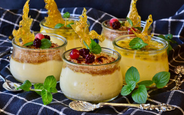 Картинка еда мороженое +десерты карамель десерт крем ягоды