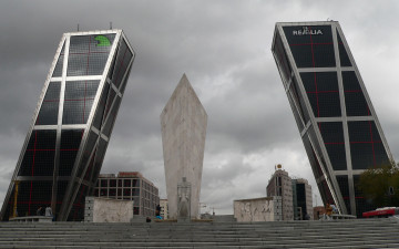 Картинка torres+kio +мадрид города -+памятники +скульптуры +арт-объекты ворота европы torres kio башни-близнецы архитектура испания мадрид