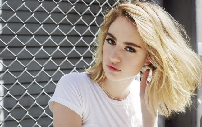 Обои картинки фото девушки, -unsort , лица,  портреты, блондинка, grace, van, patten, футболка, решетка