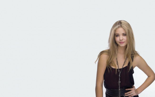 Обои картинки фото девушки, sasha pieterse, ожерелье, актриса, блондинка