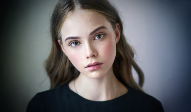 Обои картинки фото девушки, - лица,  портреты, шатенка, портрет, взгляд
