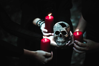 Картинка праздничные хэллоуин ведьмы руки свечи череп ритуал