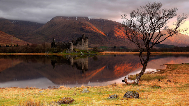 Обои картинки фото города, - дворцы,  замки,  крепости, замок, горы, облака, осень, озеро, дерево