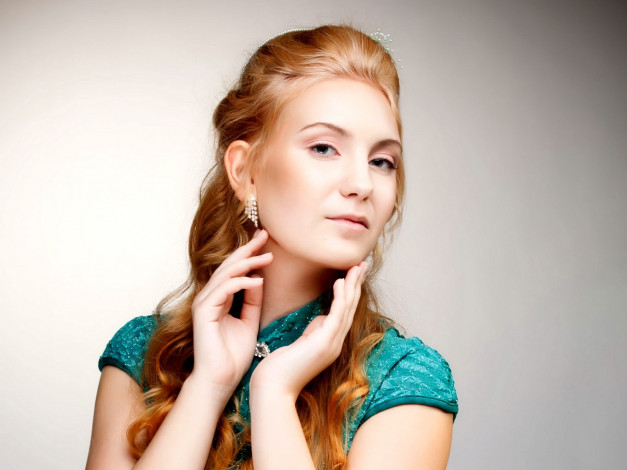 Обои картинки фото Александра Остроухова, девушки