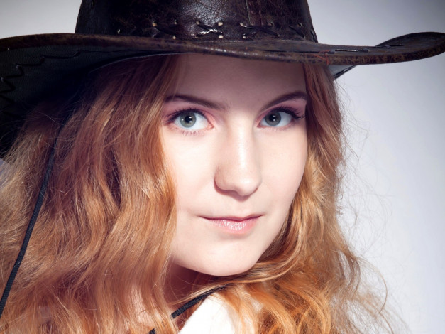 Обои картинки фото Александра Остроухова, девушки