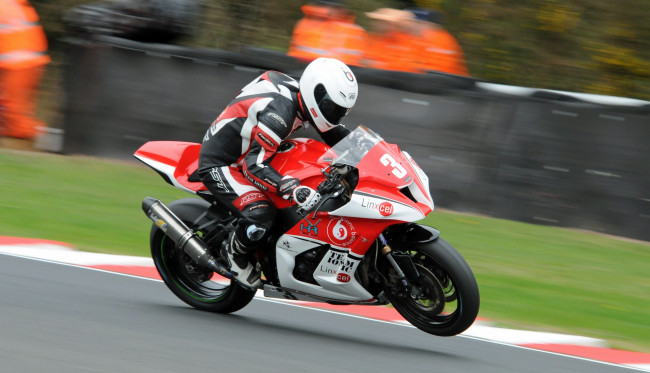 Обои картинки фото спорт, мотоспорт, байк, гонщик, экипировка, вираж, шлем