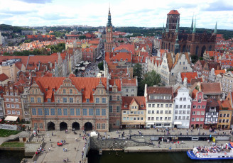 Картинка города гданьск+ польша гданьск дома старый город люди площадь башня небо набережная