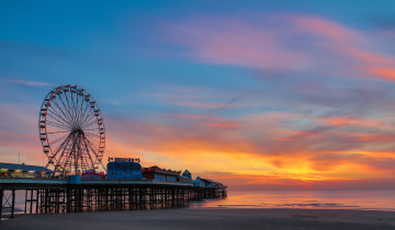 обоя разное, карусели,  качели,  аттракционы, океан, пирс, рассвет, пляж, парк, развлечений, колесо, обозрения