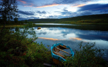 Картинка корабли лодки +шлюпки лето деревья река