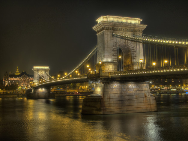 Обои картинки фото budapest chain bridge, города, будапешт , венгрия, огни, ночь, мост, река
