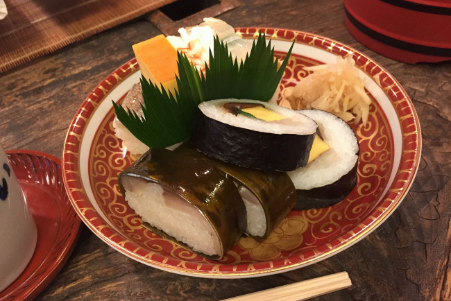 Обои картинки фото еда, рыба,  морепродукты,  суши,  роллы, снедь