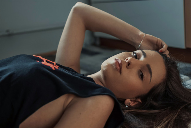 Обои картинки фото девушка, девушки, -unsort , брюнетки, темноволосые, модель