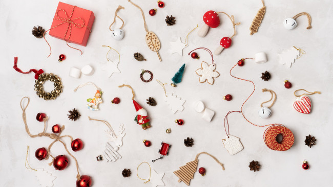 Обои картинки фото праздничные, - разное , новый год, подарок, шарики, игрушки