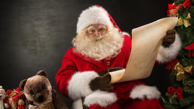 Обои картинки фото праздничные, дед мороз,  санта клаус, медвежонок, санта, елка