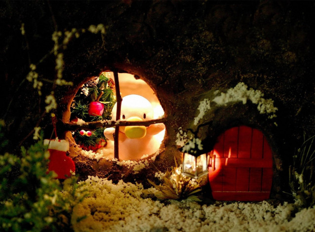 Обои картинки фото праздничные, - разное , новый год, избушка, окно, ёлка, человечек, чашка