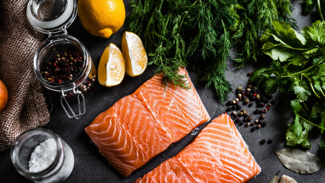 Обои картинки фото еда, разное, форель, перец, лимон, петрушка, укроп