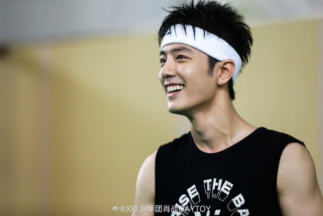 Обои картинки фото мужчины, xiao zhan, актер, повязка, майка