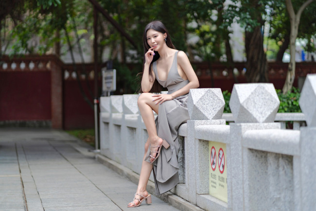 Обои картинки фото девушки, - азиатки, азиатка, поза, платье, декольте