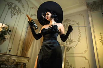 обоя девушки, анастасия волкова , svizee, образ, косплей, наряд, костюм, шляпа, платье, бутылка, сигарета, мундштук, цветы, рюмка, панели