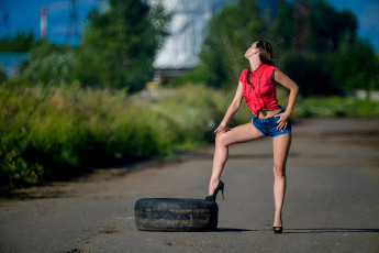 обоя сексуальная девушка, девушки, - брюнетки,  шатенки, девушка, женщина, брюнетка, темноволосая, сексуальная, модель, звезда, позирует, разная, обувь, верхняя, стильная, одежда, нижнее, эротическое, бельё, трусы, лифчик, колготки, чулки, аксессуары, макияж, и, множество, элементов, на, фотографии