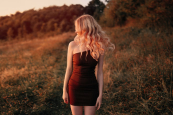 обоя сексуальная девушка, девушки, - блондинки,  светловолосые, девушка, женщина, блондинка, светловолосая, сексуальная, модель, звезда, позирует, разная, обувь, верхняя, стильная, одежда, нижнее, эротическое, бельё, трусы, лифчик, колготки, чулки, аксессуары, макияж, и, множество, элементов, на, фотографии