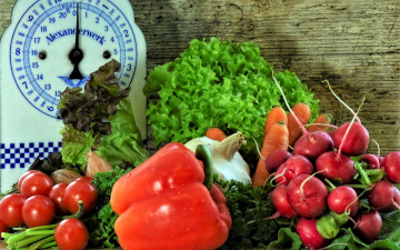 обоя еда, овощи, весы, салат, помидоры, перец, редис, морковь, чеснок