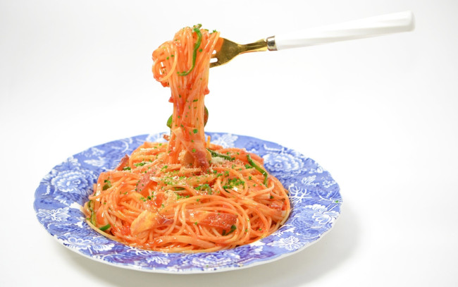 Обои картинки фото еда, макароны,  макаронные блюда, тарелка, вилка, спагетти