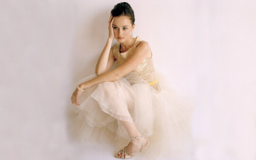 Картинка Alexis+Bledel девушки   задумчивый вид