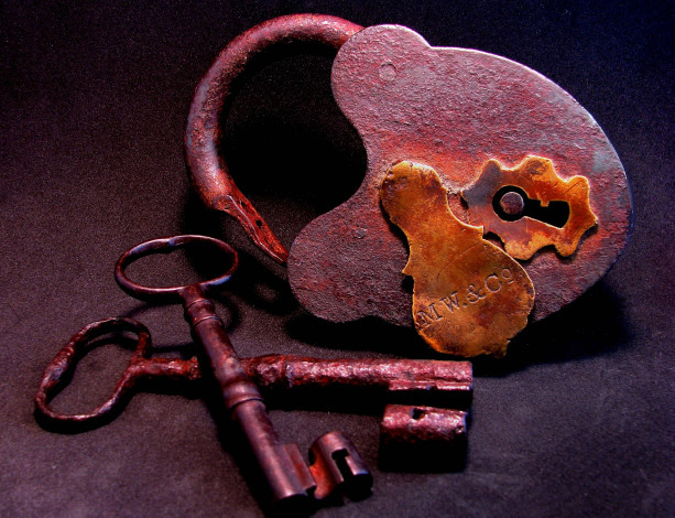 Обои картинки фото разное, ключи, замки, дверные, ручки, ржавый, замок