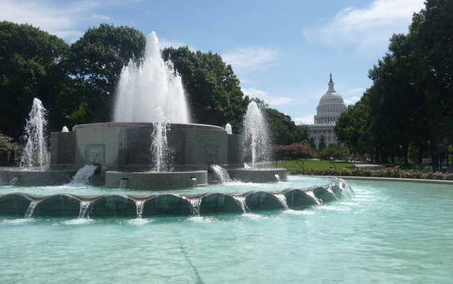 Обои картинки фото города, фонтаны, деревья, цветы