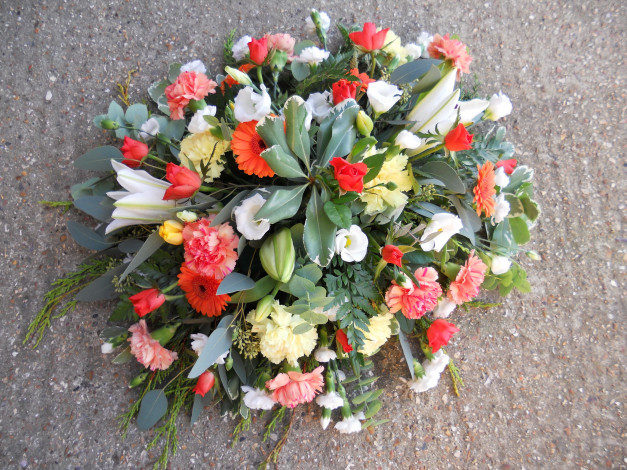 Обои картинки фото цветы, букеты,  композиции, эустома, розы, тюльпаны, герберы, гвоздики