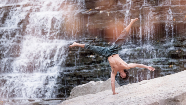 Обои картинки фото michael demski, мужчины, водопад, каскад, michael, demski