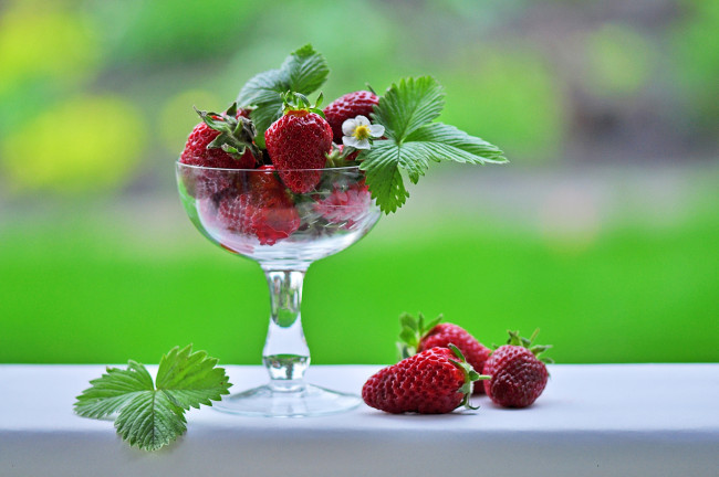 Обои картинки фото еда, клубника,  земляника