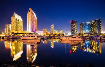 Картинка корабли Яхты катера дома отражение ночь яхты гавань огни