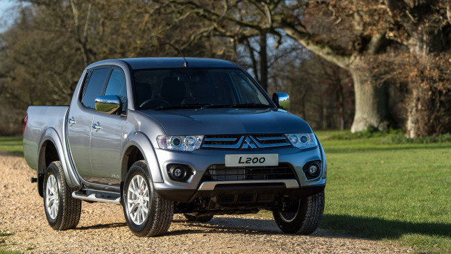 Обои картинки фото автомобили, mitsubishi, l200, challenger, 2015г, темный